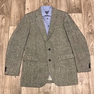 Harris Tweed Gray Black Herringbone 42R